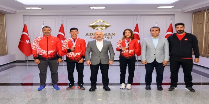 Vali Varol, balkan şampiyonlarını ödüllendirdi